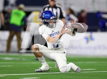 Thumbnail 1 in Gunter vs. Pewitt (UIL 3A Division 2 Final) photogallery.