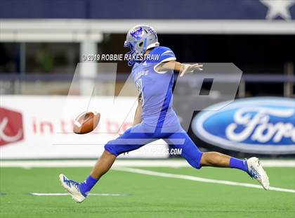 Thumbnail 3 in Gunter vs. Pewitt (UIL 3A Division 2 Final) photogallery.