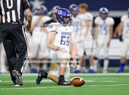 Thumbnail 1 in Gunter vs. Pewitt (UIL 3A Division 2 Final) photogallery.