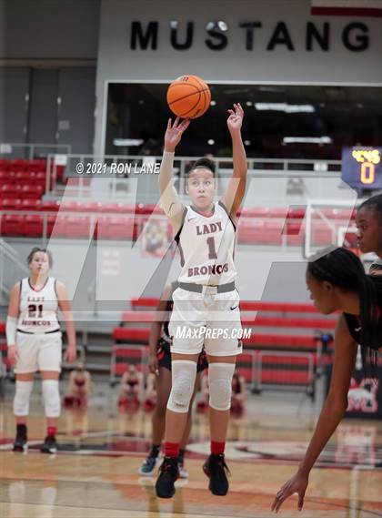 Thumbnail 1 in Westmoore @ Mustang photogallery.