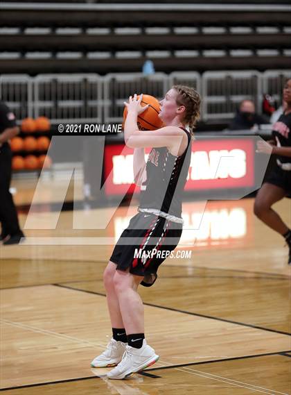 Thumbnail 1 in Westmoore @ Mustang photogallery.