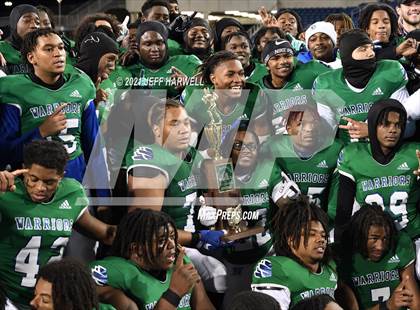 Thumbnail 2 in Archbishop Hoban vs. Winton Woods (OHSAA D2 Final) photogallery.