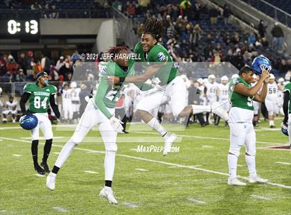 Thumbnail 3 in Archbishop Hoban vs. Winton Woods (OHSAA D2 Final) photogallery.