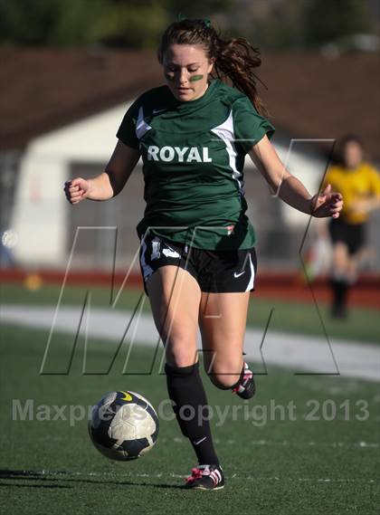Thumbnail 3 in Royal @ Simi Valley photogallery.