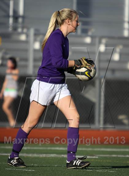 Thumbnail 2 in Royal @ Simi Valley photogallery.