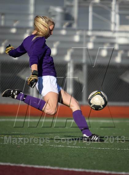 Thumbnail 3 in Royal @ Simi Valley photogallery.