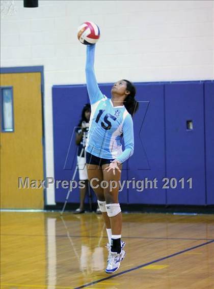 Thumbnail 2 in Foothill vs St. Lucy's (Durango Fall Classic) photogallery.