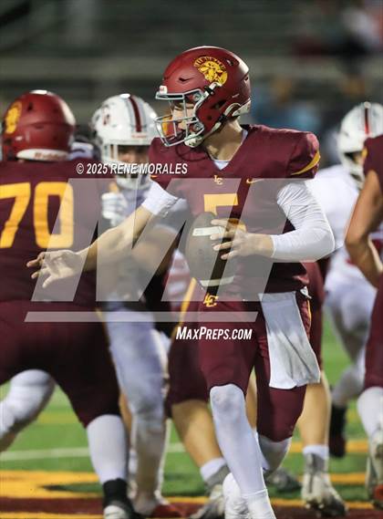 Thumbnail 1 in Village Christian vs La Canada photogallery.