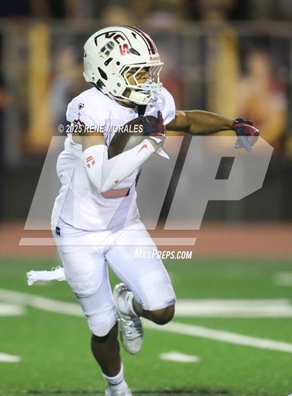 Thumbnail 2 in Village Christian vs La Canada photogallery.