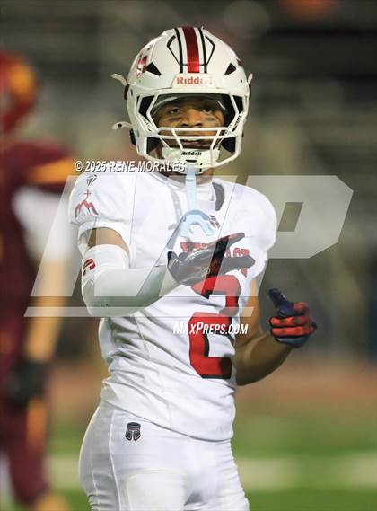 Thumbnail 3 in Village Christian vs La Canada photogallery.