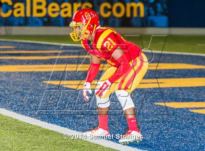 Thumbnail 1 in De La Salle vs. Jesuit photogallery.