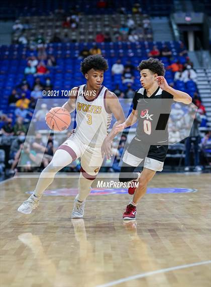 Thumbnail 3 in Beaumont United vs. Kimball (UIL Class 5A Final) photogallery.