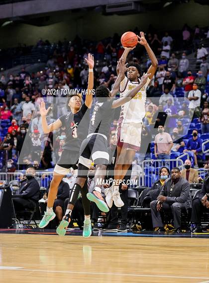 Thumbnail 3 in Beaumont United vs. Kimball (UIL Class 5A Final) photogallery.