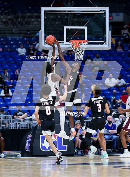 Thumbnail 1 in Beaumont United vs. Kimball (UIL Class 5A Final) photogallery.