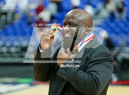 Thumbnail 3 in Beaumont United vs. Kimball (UIL Class 5A Final) photogallery.