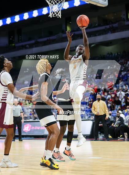 Thumbnail 3 in Beaumont United vs. Kimball (UIL Class 5A Final) photogallery.
