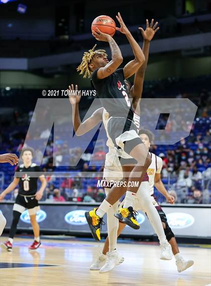 Thumbnail 1 in Beaumont United vs. Kimball (UIL Class 5A Final) photogallery.