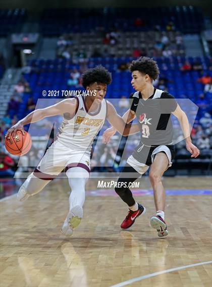 Thumbnail 3 in Beaumont United vs. Kimball (UIL Class 5A Final) photogallery.
