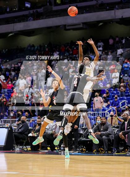 Thumbnail 2 in Beaumont United vs. Kimball (UIL Class 5A Final) photogallery.