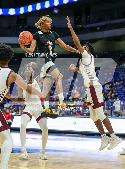 Thumbnail 1 in Beaumont United vs. Kimball (UIL Class 5A Final) photogallery.