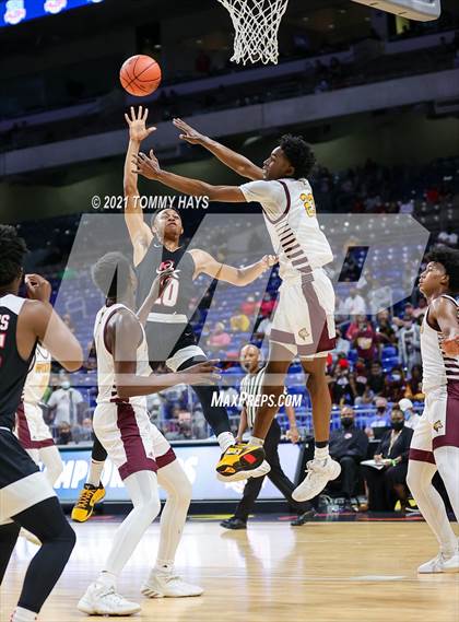 Thumbnail 2 in Beaumont United vs. Kimball (UIL Class 5A Final) photogallery.