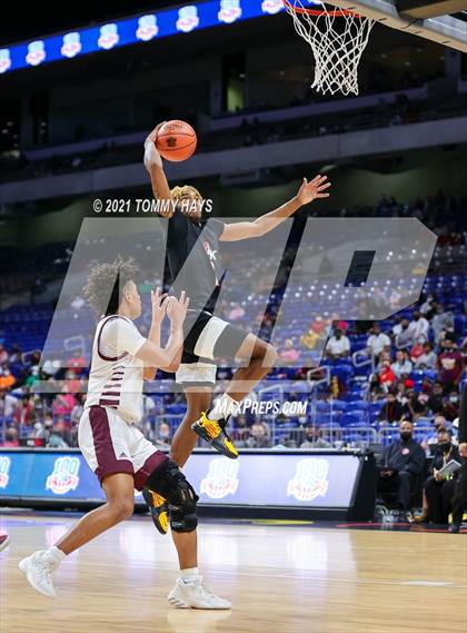 Thumbnail 1 in Beaumont United vs. Kimball (UIL Class 5A Final) photogallery.