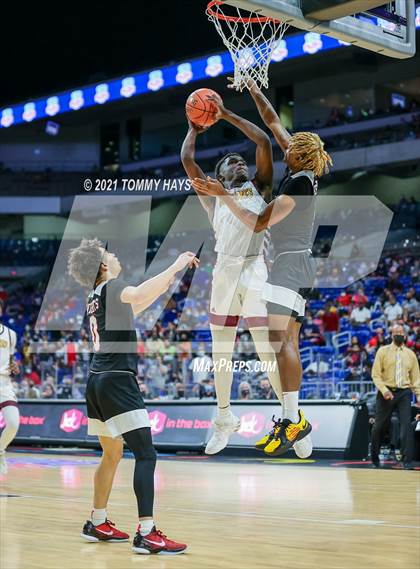 Thumbnail 1 in Beaumont United vs. Kimball (UIL Class 5A Final) photogallery.