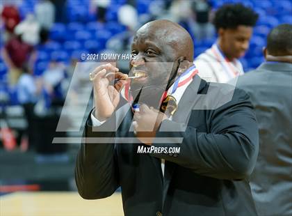 Thumbnail 2 in Beaumont United vs. Kimball (UIL Class 5A Final) photogallery.