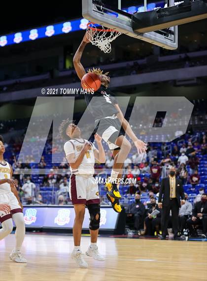 Thumbnail 3 in Beaumont United vs. Kimball (UIL Class 5A Final) photogallery.