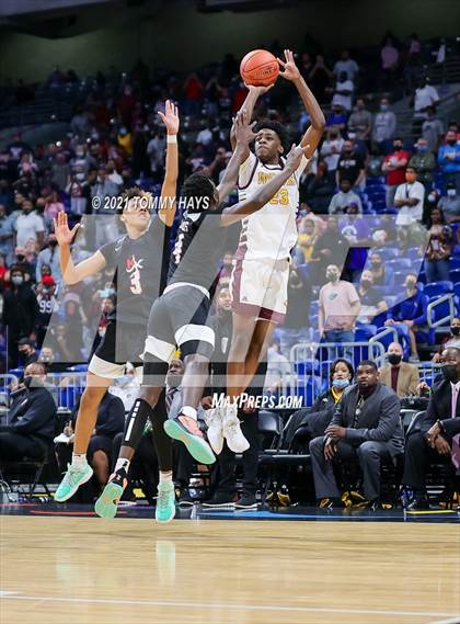 Thumbnail 3 in Beaumont United vs. Kimball (UIL Class 5A Final) photogallery.