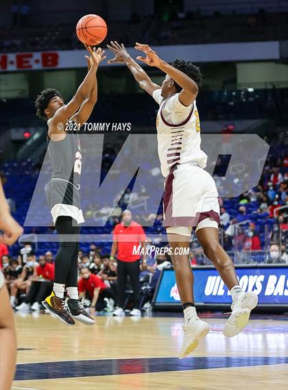 Thumbnail 1 in Beaumont United vs. Kimball (UIL Class 5A Final) photogallery.