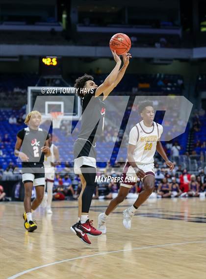 Thumbnail 2 in Beaumont United vs. Kimball (UIL Class 5A Final) photogallery.