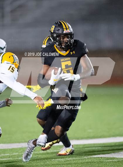 Thumbnail 3 in Brennan vs Holmes photogallery.