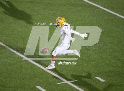 Thumbnail 3 in Brennan vs Holmes photogallery.