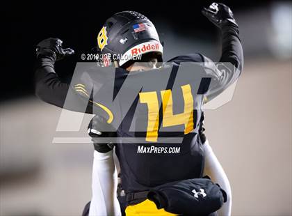 Thumbnail 2 in Brennan vs Holmes photogallery.
