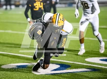 Thumbnail 3 in Brennan vs Holmes photogallery.