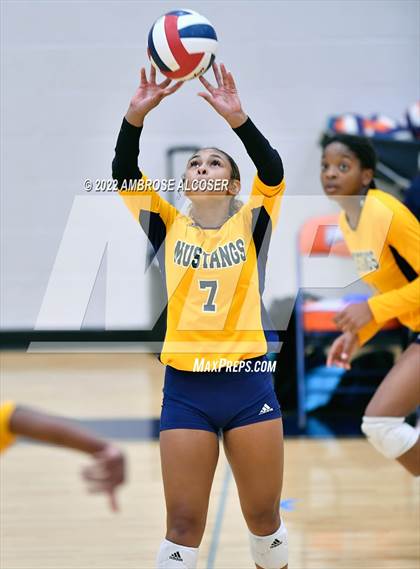 Thumbnail 3 in Cypress Ranch vs. Seven Lakes photogallery.
