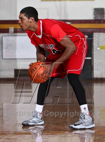 Thumbnail 3 in Cardinal Spellman vs Sleepy Hollow (Coaches vs Cancer Showcase) photogallery.