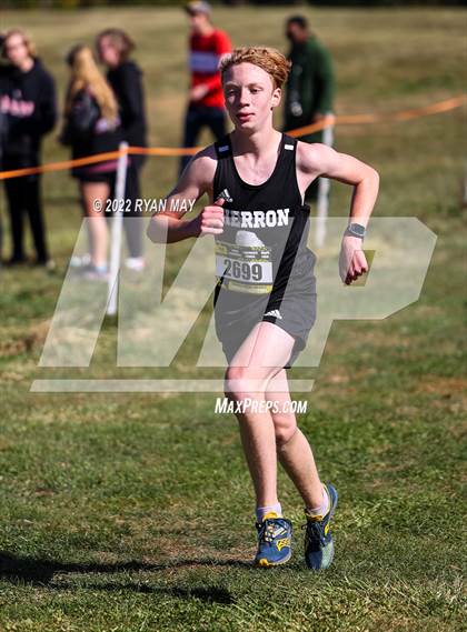 Thumbnail 2 in IHSAA Boys Cross Country Regionals photogallery.