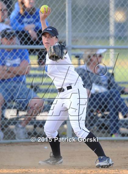 Thumbnail 3 in St. Charles North vs Elk Grove (IHSA Class 4A Sectional) photogallery.