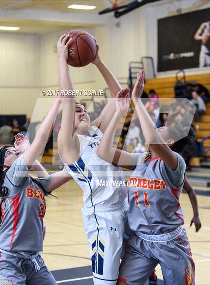 Thumbnail 3 in Berkeley vs Oak Ridge (CIF State Championships D1 Round II) photogallery.