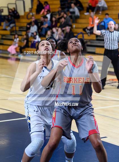 Thumbnail 2 in Berkeley vs Oak Ridge (CIF State Championships D1 Round II) photogallery.