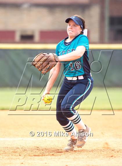 Thumbnail 3 in Hardin Valley Academy vs Siegel photogallery.