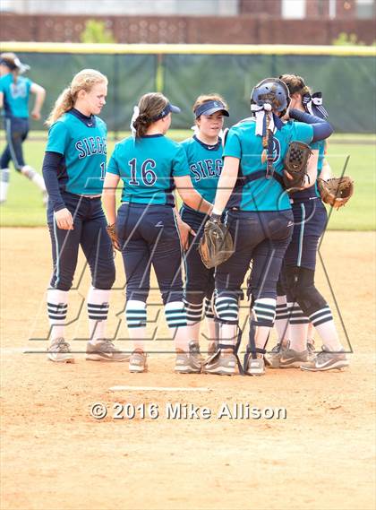 Thumbnail 2 in Hardin Valley Academy vs Siegel photogallery.