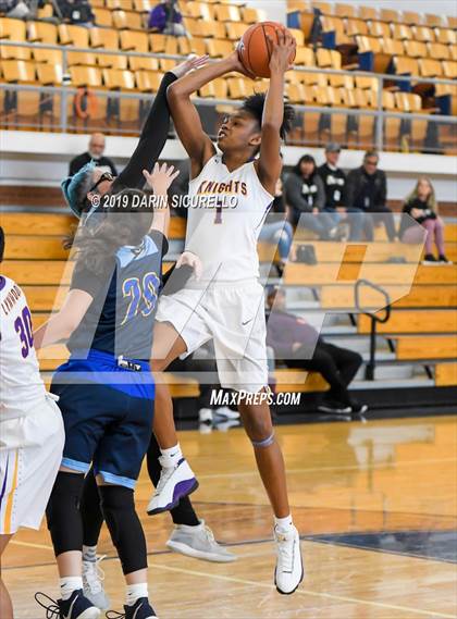 Thumbnail 2 in Lynwood vs. Shadow Mountain (Nike Tournament of Champions) photogallery.