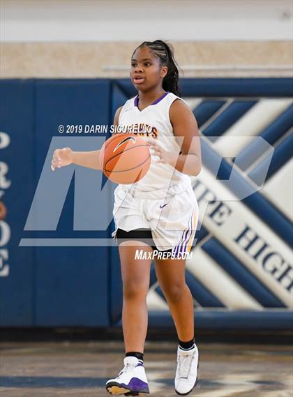 Thumbnail 2 in Lynwood vs. Shadow Mountain (Nike Tournament of Champions) photogallery.
