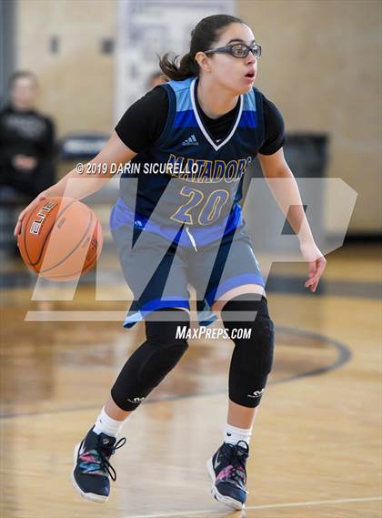 Thumbnail 1 in Lynwood vs. Shadow Mountain (Nike Tournament of Champions) photogallery.
