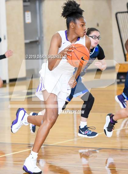 Thumbnail 3 in Lynwood vs. Shadow Mountain (Nike Tournament of Champions) photogallery.