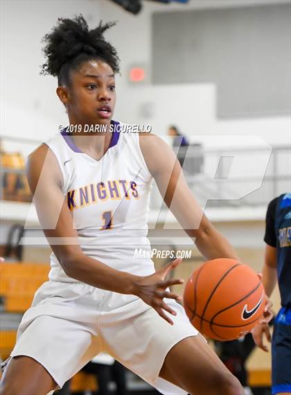 Thumbnail 1 in Lynwood vs. Shadow Mountain (Nike Tournament of Champions) photogallery.