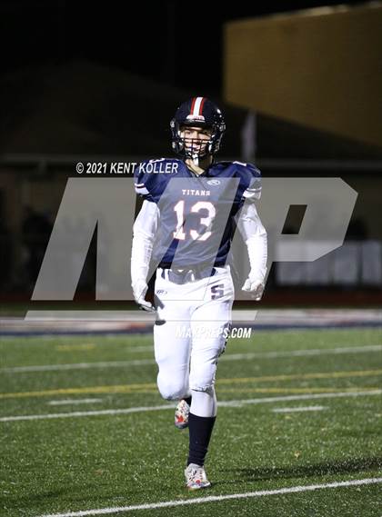 Thumbnail 2 in Dakota vs. Sterling Heights Stevenson (MHSAA Regional Final) photogallery.